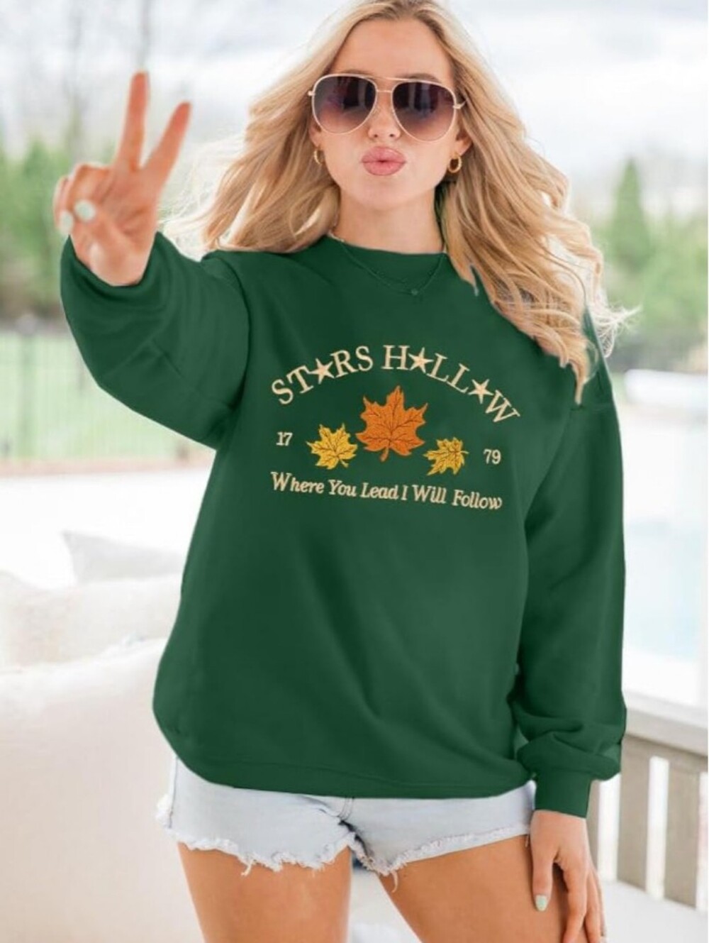 Gilmore Girls Stars Hollow Green Embroidered Graphic Sweatshirt Size Medium NWOT - Picture 4 of 9